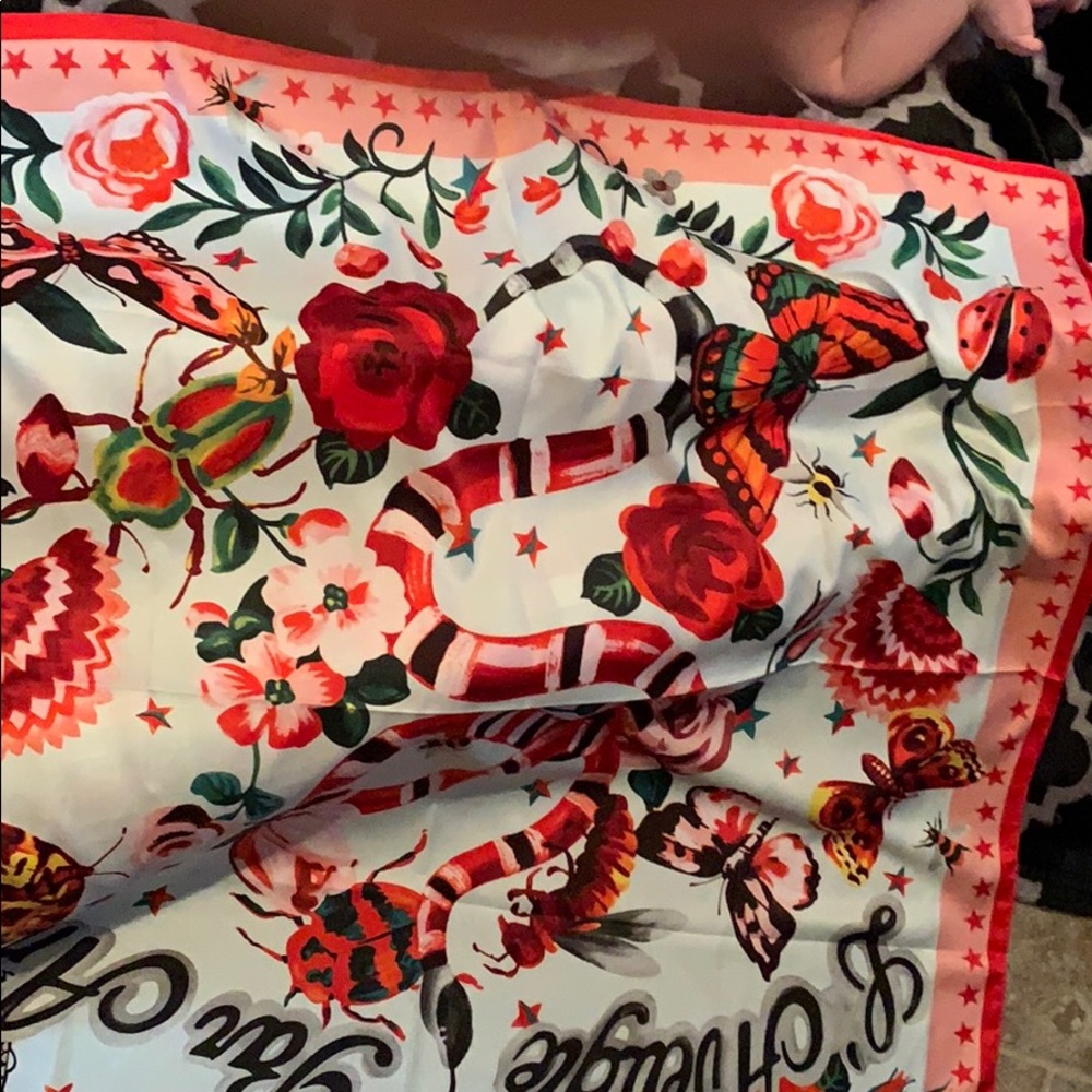 Gucci scarve